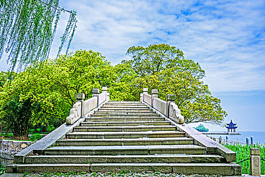 太湖边春景