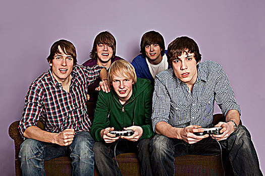 两个,青少年,男孩,玩,电子游戏,朋友,愉悦