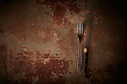 刀,褐色背景