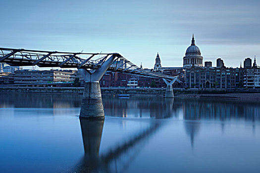 千禧桥,泰晤士河,圣保罗大教堂,伦敦,英格兰,英国,欧洲