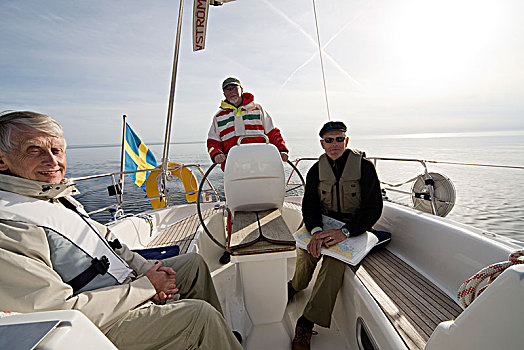 斯堪的纳维亚半岛,芬兰,风景,三个男人,帆船