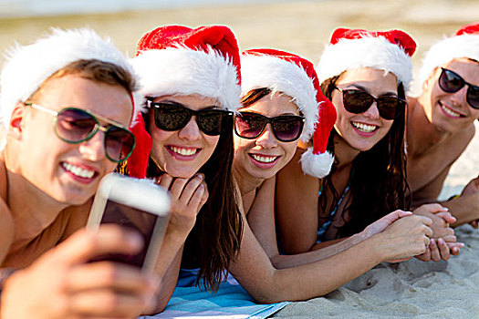 友谊,暑假,休假,科技,人,概念,群体,朋友,圣诞老人,帽子,智能手机,海滩