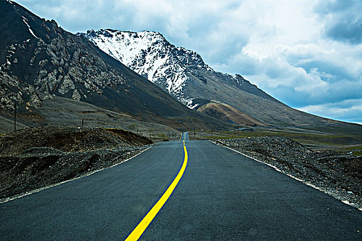 雪山草原公路