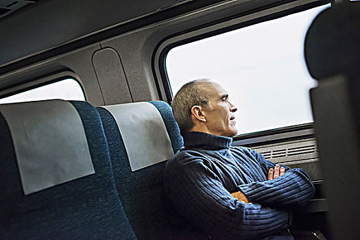 成熟,男人,坐,窗,座椅,列车,旅途,向外看,远景