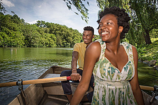 年轻,情侣,划艇,湖,中央公园,纽约,美国