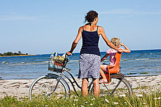 母女,自行车,海滩