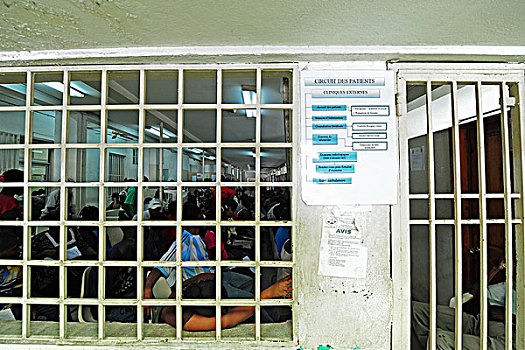 haiti,port,au,prince,patients,waiting,in,hospital