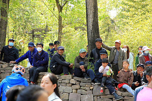 山东省日照市,600年古村落焕发生机,文艺表演引来十里八乡村民围观