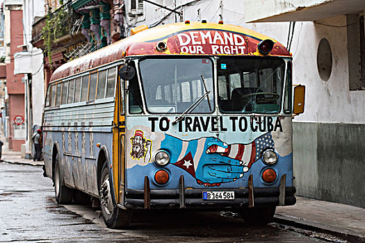 老,巴士,停放,街道,哈瓦那旧城