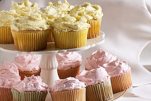 自制,杯形蛋糕,粉色,黄色,浇料,层次,盘子