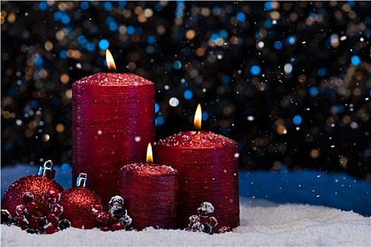三个,红色,蜡烛,雪中