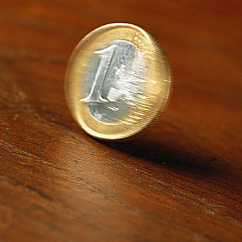 欧元硬币,桌上