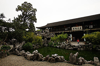 夏景荷花池畔湖石濃蔭秋景黃石假山峰巒起伏山石雄偉登山俯瞰秋高氣爽