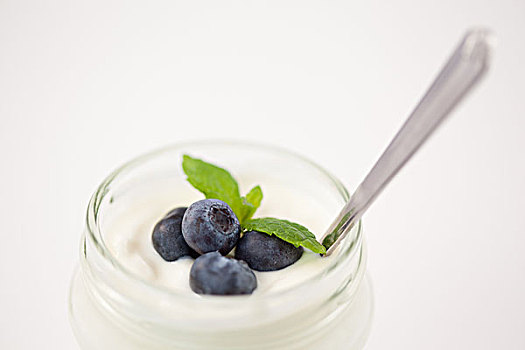 特写,容器,酸奶,蓝莓,新鲜,白色背景
