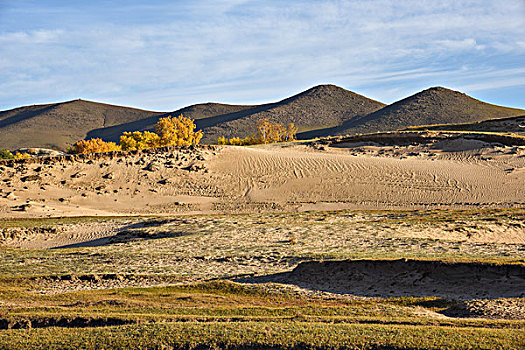沙化的草原山丘