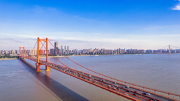中国湖北武汉鹦鹉洲长江大桥