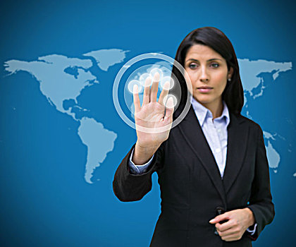 职业女性,站立,接触,显示屏,蓝色,世界地图