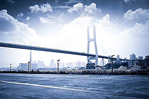 命名为八一大桥在中国上海的夜晚