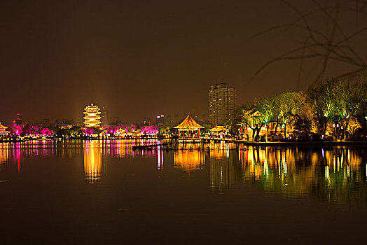 大明湖夜景