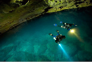 洞穴潜水图片