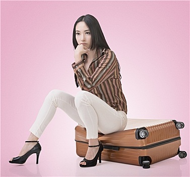 亚洲女性,思考,坐,行李