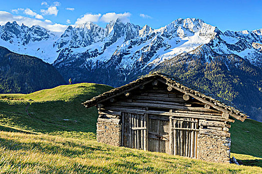 阿尔卑斯小屋,框架,草地,雪,顶峰,黎明,山谷,格劳宾登,瑞士,欧洲