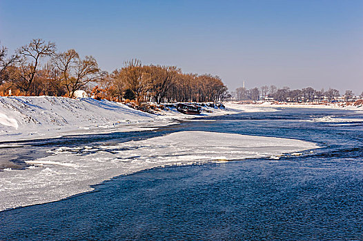 松花江雪景