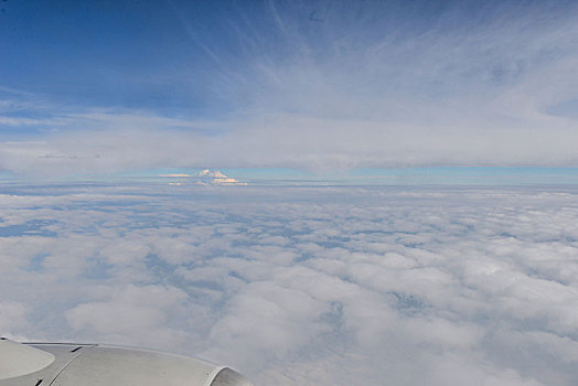 飞机上航拍高空云海
