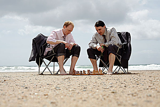 商务人士,玩,下棋,海滩