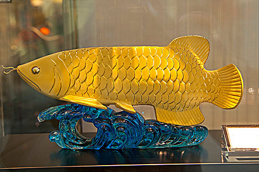 黄金制作的龙鱼