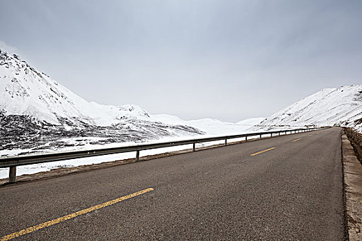 西藏雪山公路