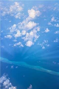 航拍的马尔代夫群岛