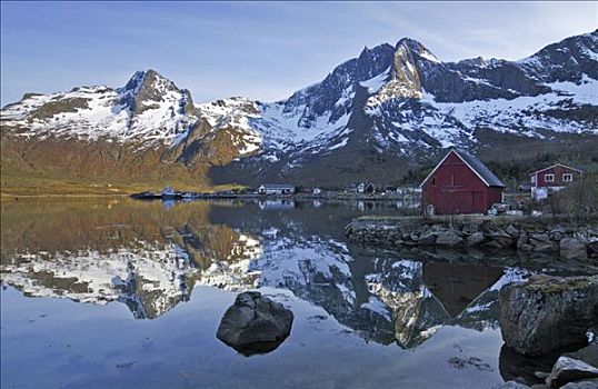 高山湖,木屋,罗弗敦群岛,挪威,斯堪的纳维亚,欧洲