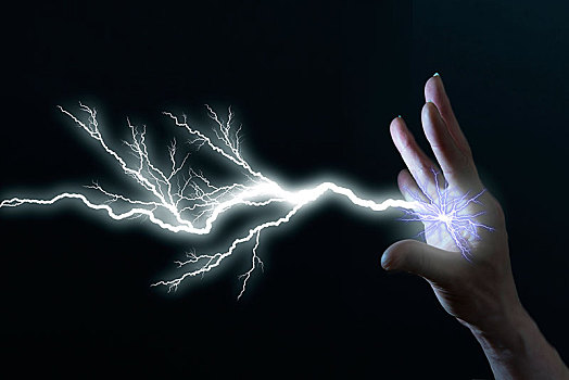 手掌發出閃電