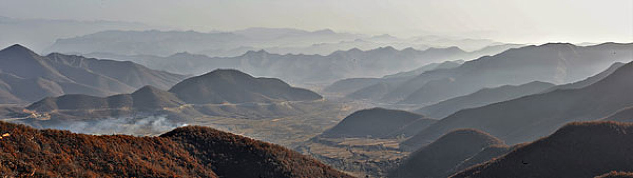 太行山晨雾