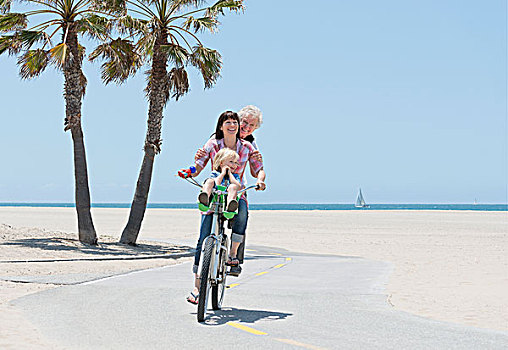 母亲,女儿,孙子,一个,自行车,威尼斯海滩,加利福尼亚,美国