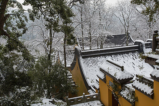 杭州灵隐寺冬天雪景