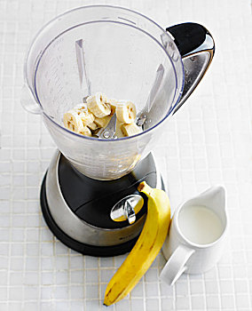 准备,香蕉奶昔,搅拌机