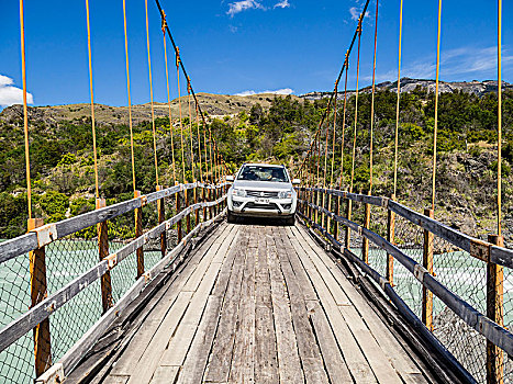 小,汽车,运动型多功能车,穿过,河,做糕点,悬挂,桥,只有,靠近,绕行,巴塔哥尼亚,智利