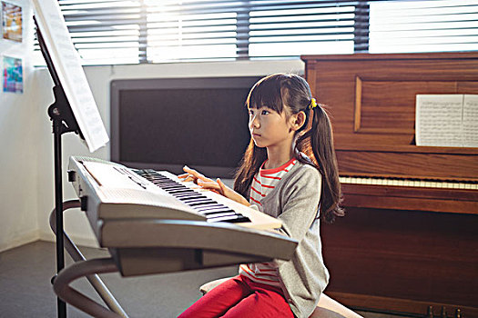 专注,女孩,看,音符,练习,钢琴,音乐,班级