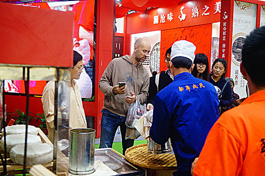 深圳茶博会,石磨压制制茶工艺展示