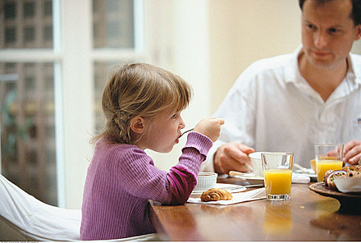 父亲,女儿,吃饭,早餐