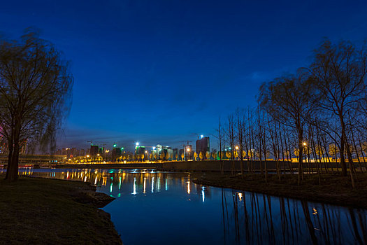 河流夜景