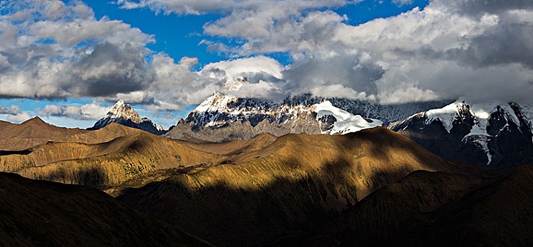 贡嘎山