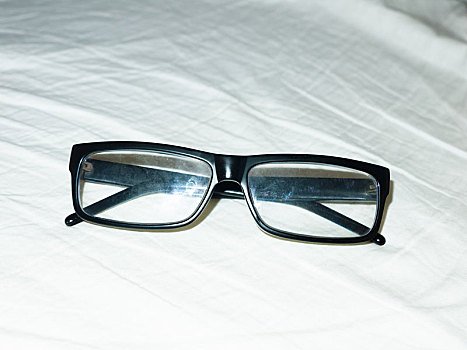 折叠,向上,黑色,眼镜,休息,白色,床单