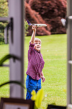 男孩,玩,花园,飞机模型