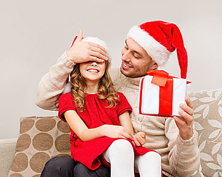 家庭,圣诞节,圣诞,高兴,人,概念,微笑,父亲,惊讶,女儿,礼盒,捂眼,表针