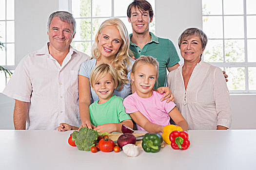 家庭,微笑,蔬菜,厨房