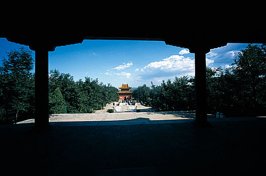 北京昌平明十三陵昭陵前的碑楼