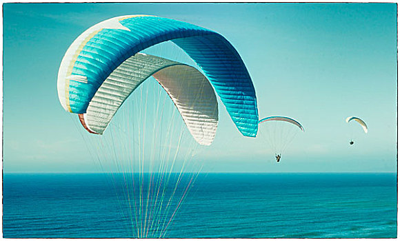 滑翔伞运动者,上方,海洋